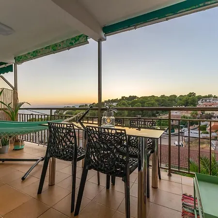 Beach Front Retro Hideaway In Salou Exterior photo