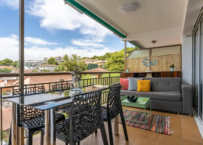 Beach Front Retro Hideaway In Salou