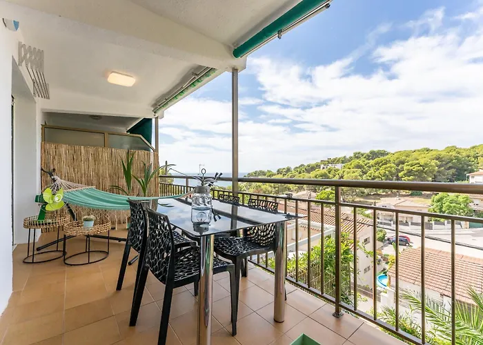 Beach Front Retro Hideaway In Salou